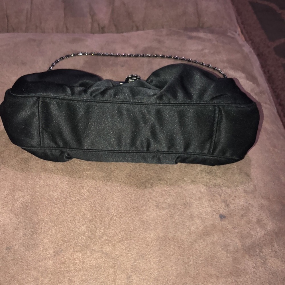 Clutch purse black with beautiful rhinestone hardware closure w chain strap - Picture 3 of 7